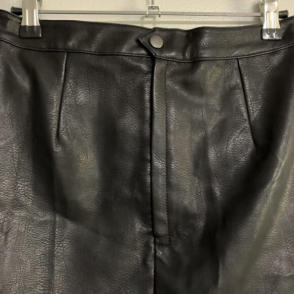 Sunset + Spring Vegan Leather Embellished Patch Detail Black Mini Skirt Size S - Picture 6 of 11